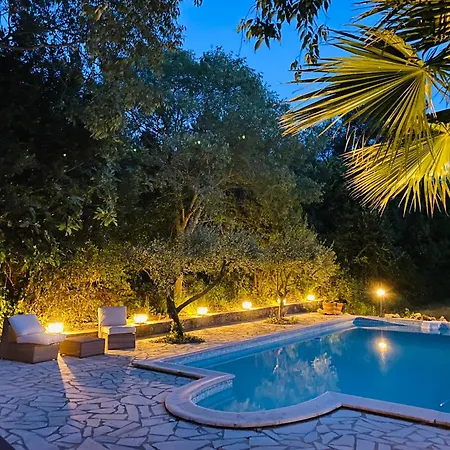 Magnifique Typique Du Sud Avec Piscine Privee Et Jardin Mediterraneen