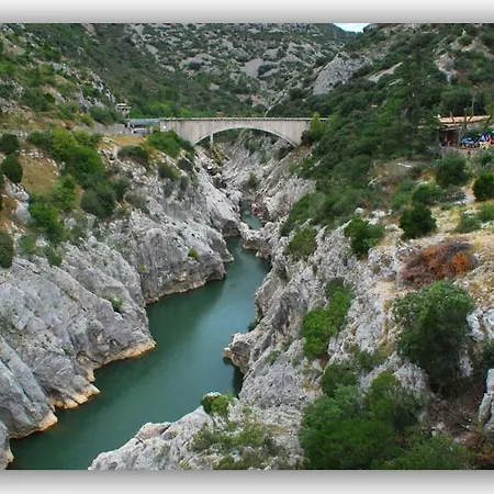 Magnifique Typique Du Sud Avec Piscine Privée Et Jardin Méditerranéen Сasa de vacaciones