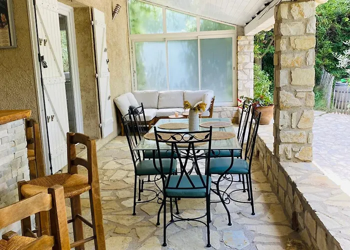 Magnifique Typique Du Sud Avec Piscine Privee Et Jardin Mediterraneen