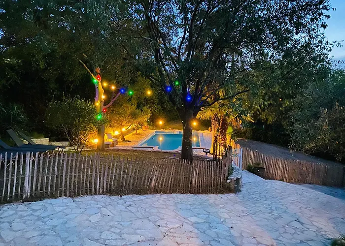 Magnifique Typique Du Sud Avec Piscine Privee Et Jardin Mediterraneen Dom wakacyjny *