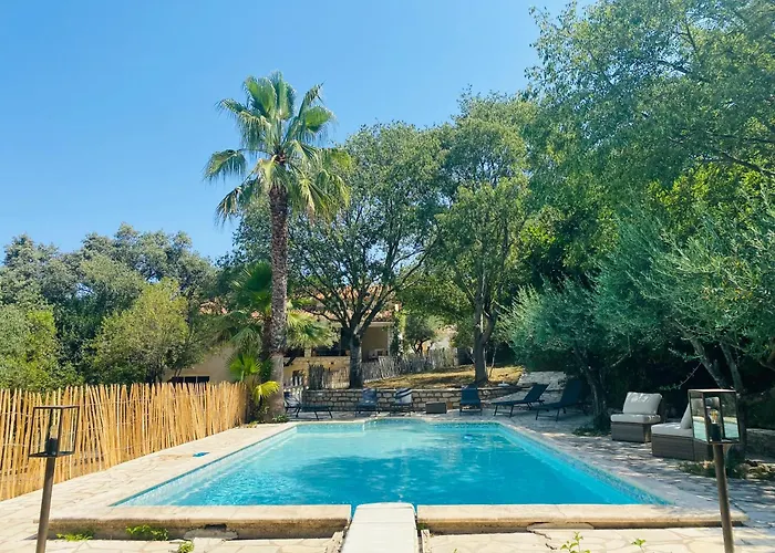 Magnifique Typique Du Sud Avec Piscine Privee Et Jardin Mediterraneen *